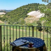 Serrungarina Le Marche